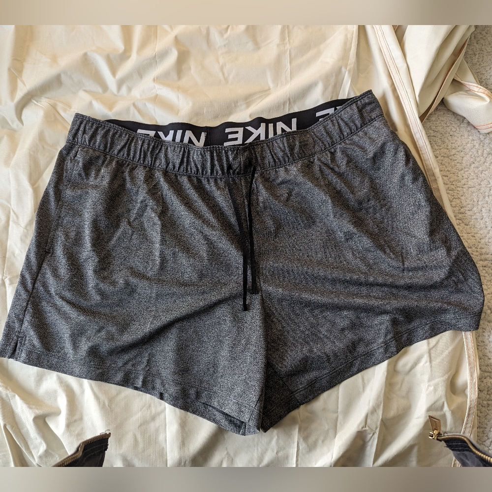 Women's, NIKE Dri-Fit Training Shorts, Grey/black, Size XXL, NWT